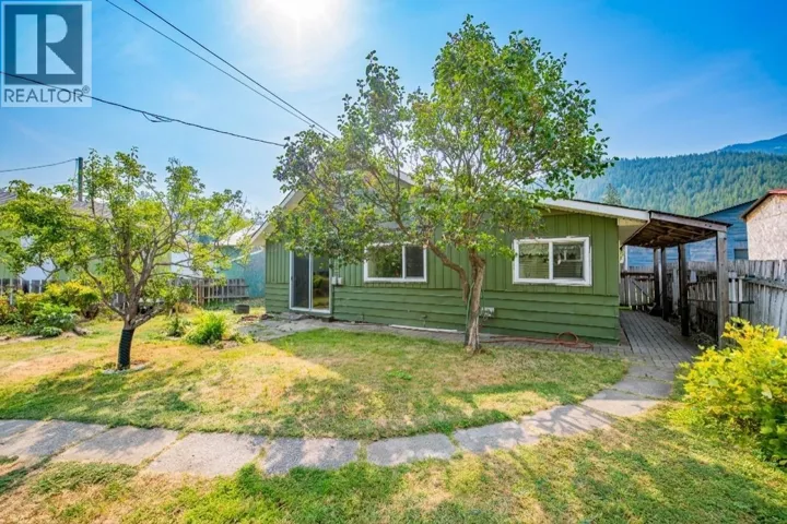 5727 Ponderosa Road, Falkland, British Columbia V0E1W0