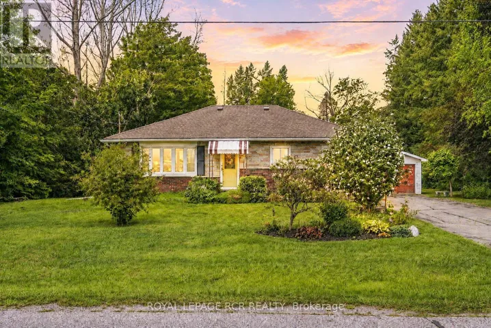 36 MAY AVENUE, East Gwillimbury (Sharon), Ontario L0G1V0