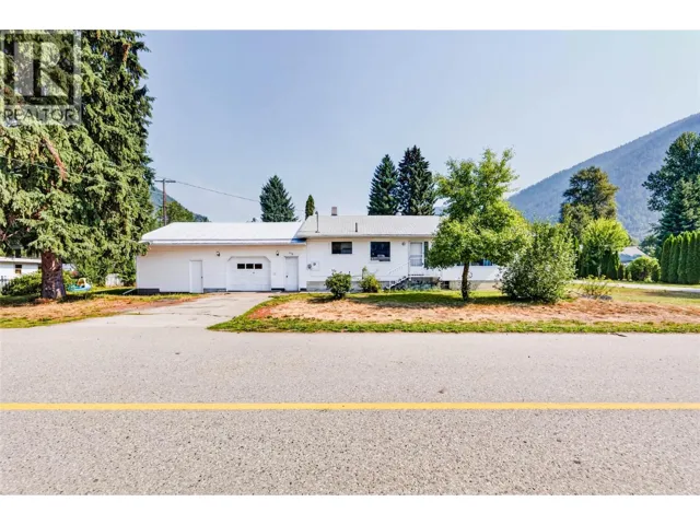 115 Second Street, Salmo, British Columbia V0G1Z0