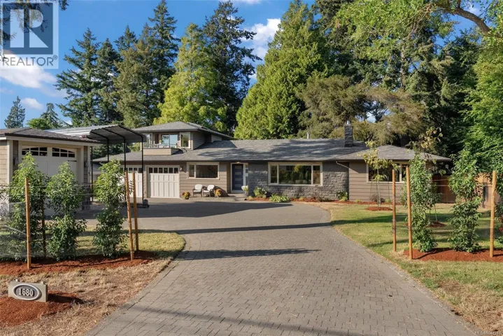 1680 Ash Rd, Saanich, British Columbia V5C4B3