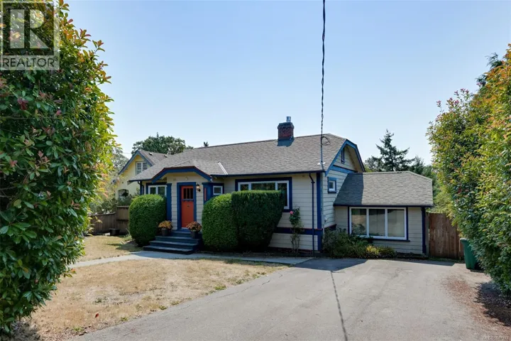 3374 Cook St, Saanich, British Columbia V8X1A8