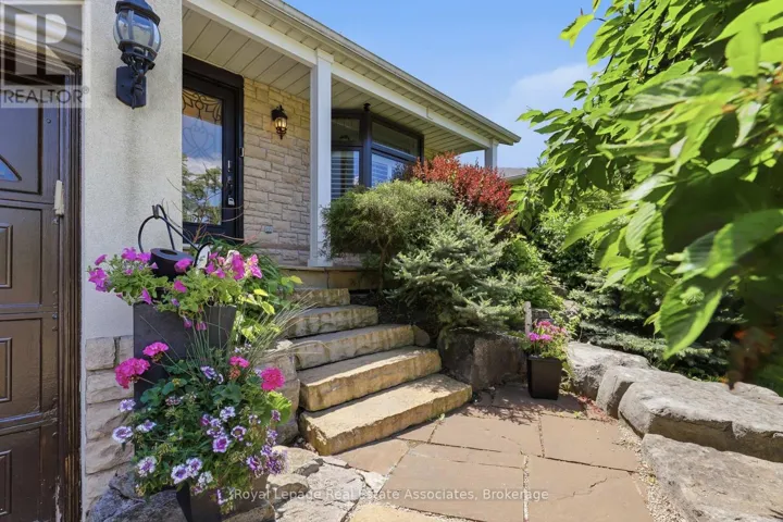 2580 HOMELANDS DRIVE, Mississauga (Sheridan), Ontario L5K1H6