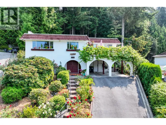 704 MAURELLE COURT, North Vancouver, British Columbia V7R2M1