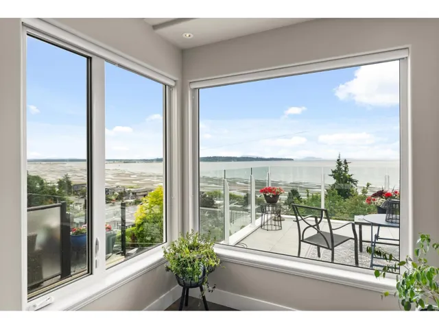 15507 COLUMBIA AVENUE, White Rock, British Columbia V4B1K5