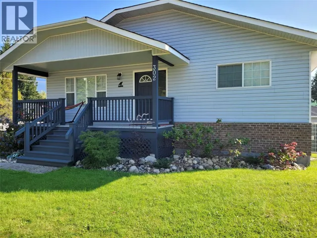 302 5th Street NW, Nakusp, British Columbia V0G1R0