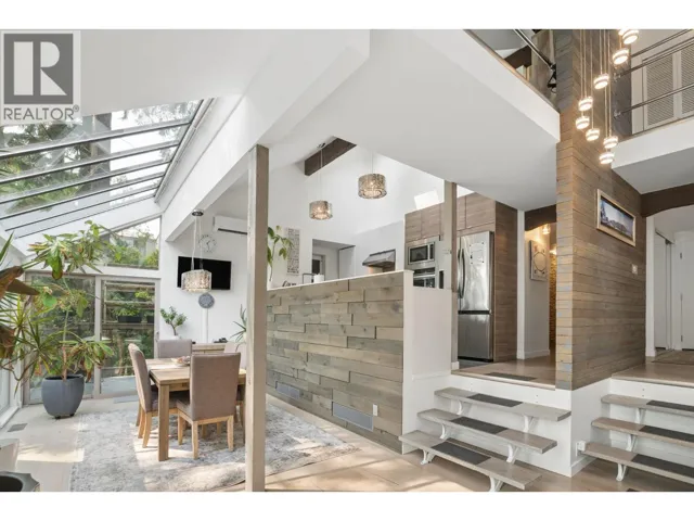 5781 CRANLEY DRIVE, West Vancouver, British Columbia V7W1T1