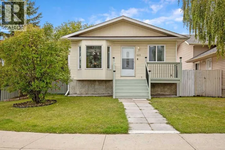123 Shawglen Rise SW, Calgary, Alberta T2Y1Z3