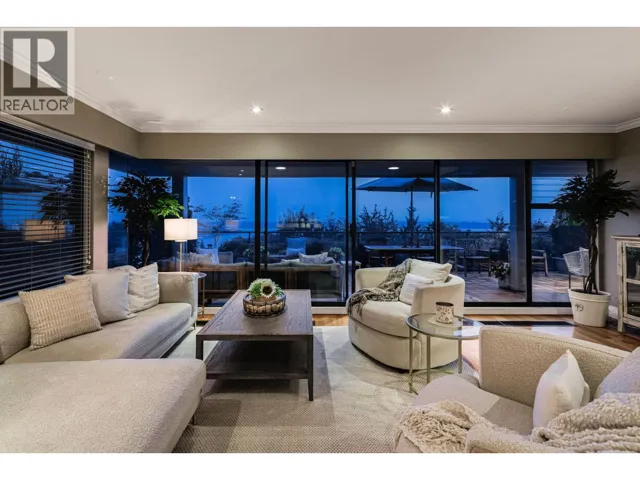 14 2246 FOLKESTONE WAY, West Vancouver, British Columbia V7S2X7