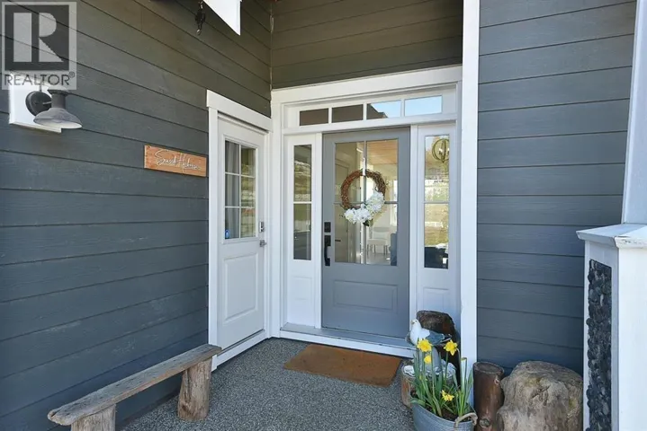 605 WOODLAND AVENUE, Gibsons, British Columbia V0N1V1