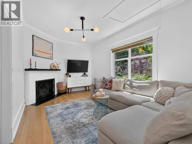 3730 WINDSOR STREET, Vancouver, British Columbia V5V4N7