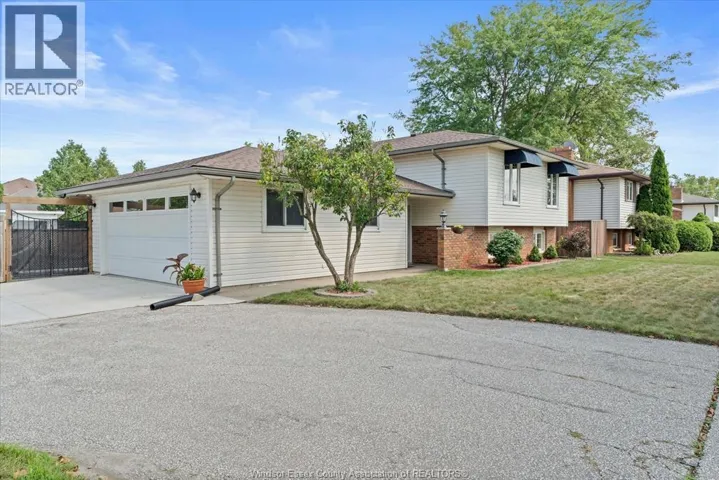 2402 St. Alphonse AVENUE, Tecumseh, Ontario N8N2W9