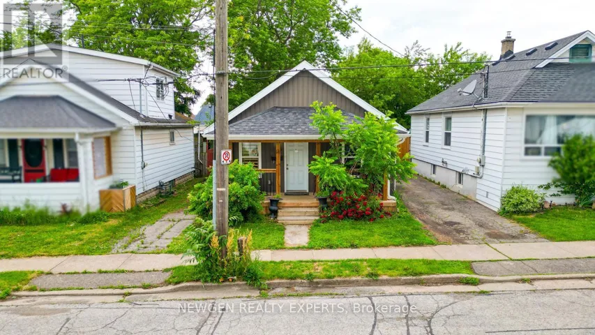 10 WILLS STREET, St. Catharines (Oakdale), Ontario L2P2W4
