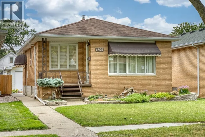 1709 GLADSTONE AVENUE, Windsor, Ontario N8W2N4