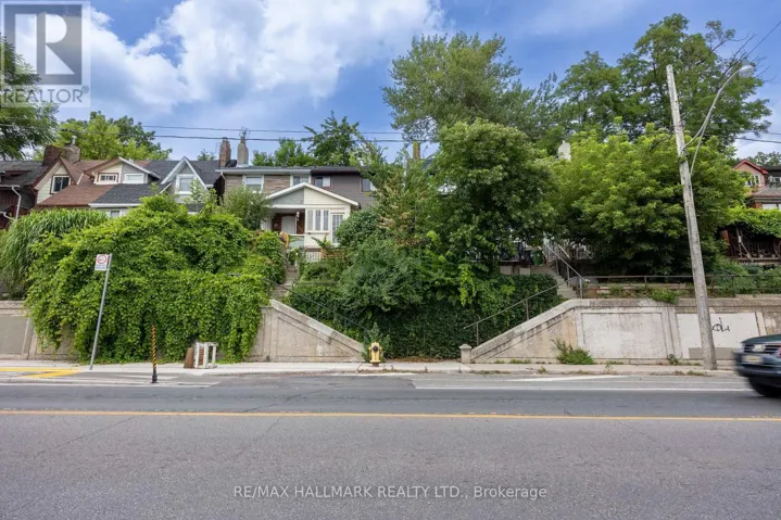 UPPER - 1366 DAVENPORT ROAD, Toronto (Corso Italia-Davenport), Ontario M6H2G9