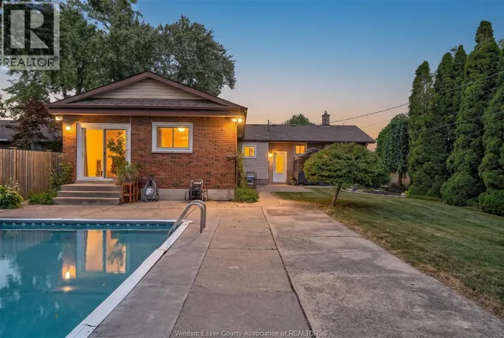 3417 WOODLAWN AVENUE, Windsor, Ontario N8W2J4