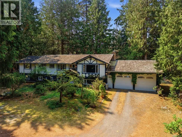 850 Village Way, Qualicum Beach, British Columbia V9K1K8