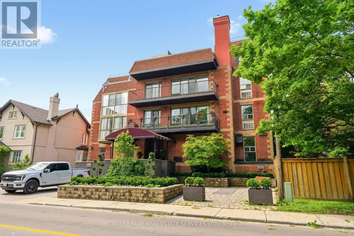 301 - 162 REYNOLDS STREET, Oakville (OO Old Oakville), Ontario L6J3K9