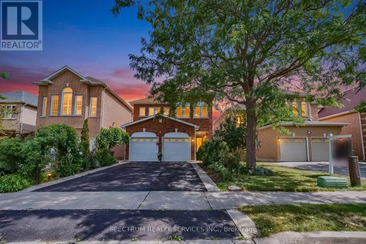 8 SWEET BRIAR LANE, Brampton (Snelgrove), Ontario L6Z4V3