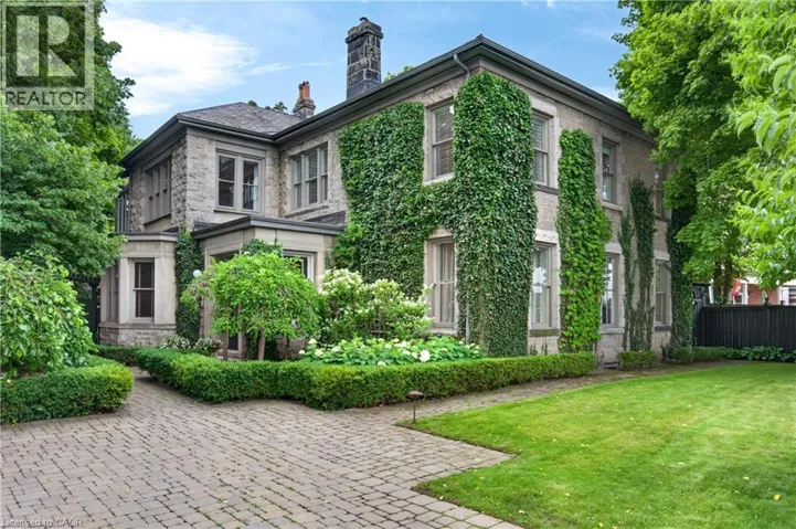 77 CLAREMONT Drive, Hamilton, Ontario L9C3N4