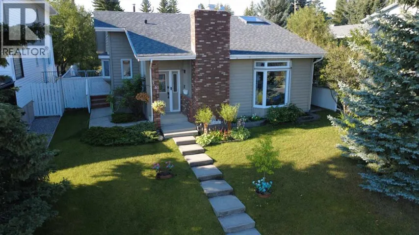 151 Sandstone Place NW, Calgary, Alberta T3K2Z6