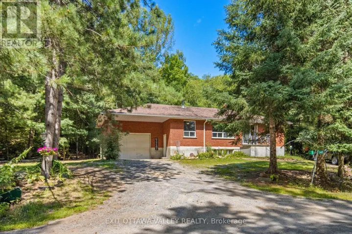 561 LONG LAKE ROAD, Madawaska Valley, Ontario K0J1B0