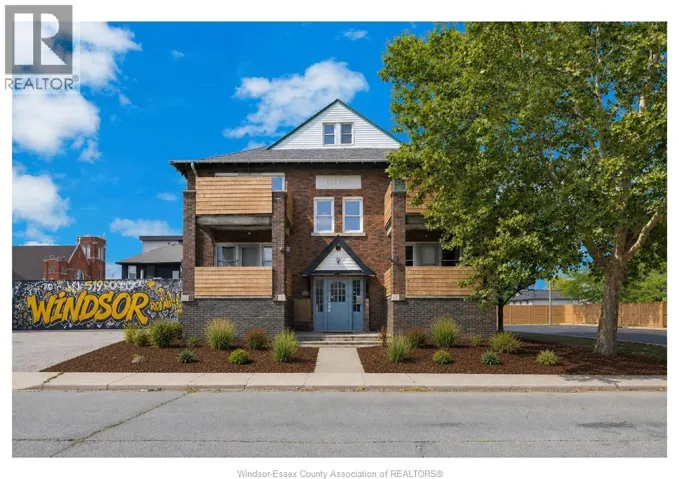 561 PARENT AVENUE, Windsor, Ontario N9A2C2
