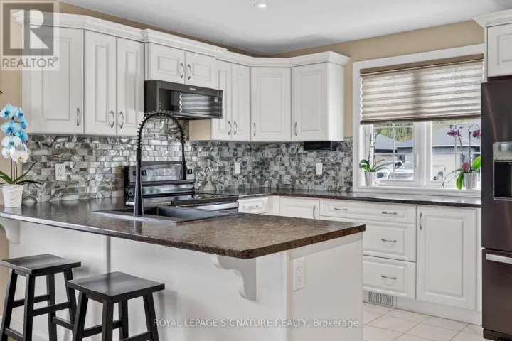 22 HUNTER AVENUE, Tay (Victoria Harbour), Ontario L0K2A0