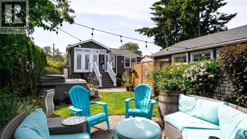 1721 Amphion St, Victoria, British Columbia V8R4Z8