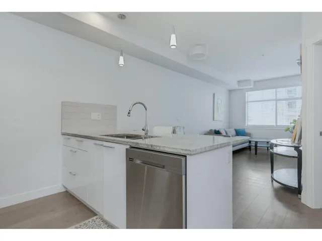 214 20696 EASTLEIGH CRESCENT, Langley, British Columbia V3A0M3