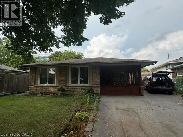 47 HIGHRIDGE Avenue, Hamilton, Ontario L8E3J7