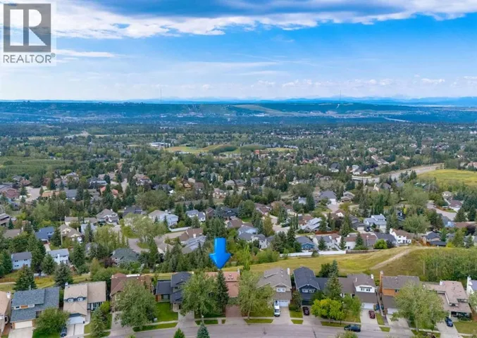 111 Hawksbrow Drive NW, Calgary, Alberta T3G3B5
