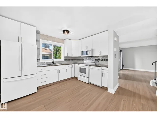 54 WOODVALE VG NW, Edmonton, Alberta T6L1W4