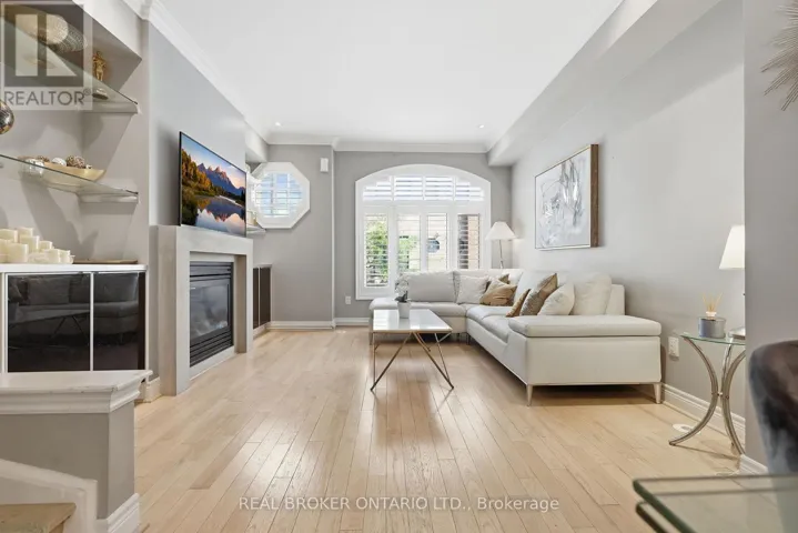 39 LOBO MEWS, Toronto (Islington-City Centre West), Ontario M8Z0B2