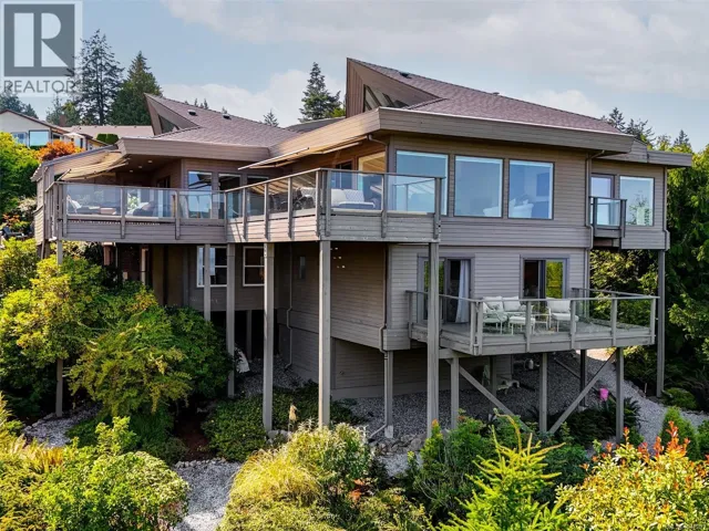 8865 Park Pacific Terr, North Saanich, British Columbia V8L5B1