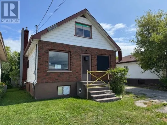 132 Northern AVE, Thunder Bay, Ontario P7C2V5