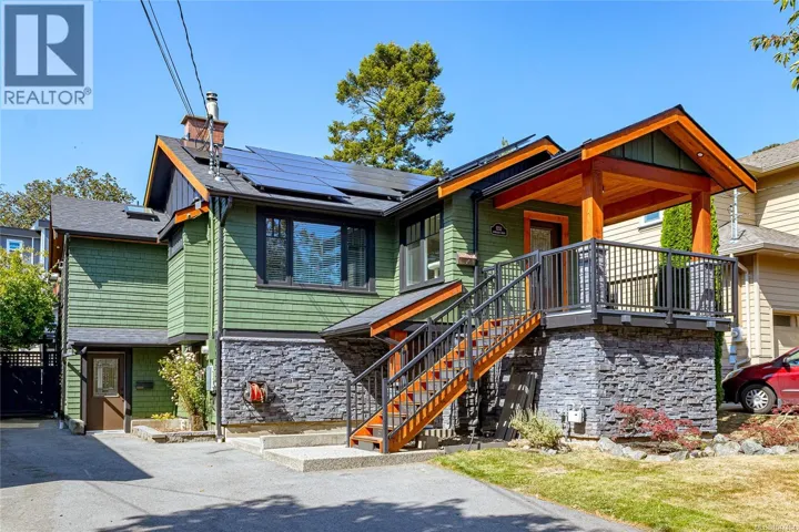 1232 Effingham St, Esquimalt, British Columbia V9A4Y2