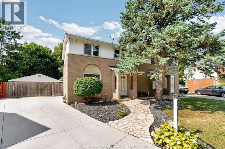 10700 ATWATER CRESCENT, Windsor, Ontario N8R1N6