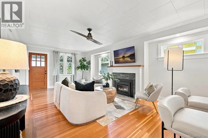 4034 Zinnia Rd, Saanich, British Columbia V8Z4W3