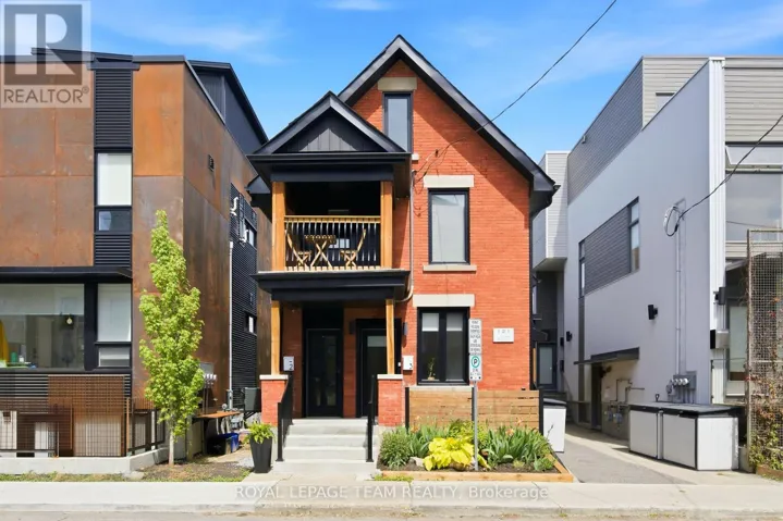 121 CARRUTHERS AVENUE, Ottawa, Ontario K1Y1N4