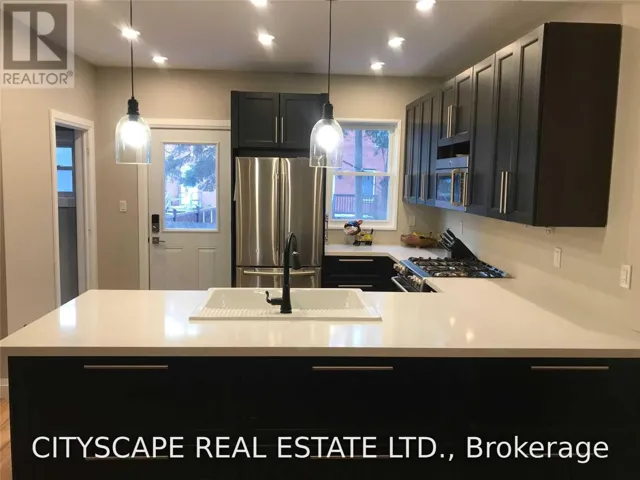 39 HOLTON AVENUE N, Hamilton (Gibson), Ontario L8L6H3