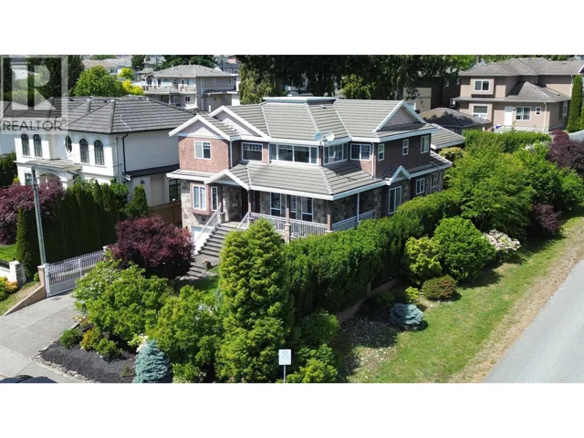 6087 MCKEE STREET, Burnaby, British Columbia V5J2V6