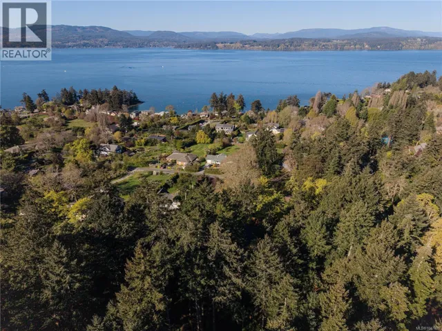 537 Cromar Rd, North Saanich, British Columbia V8L5M5
