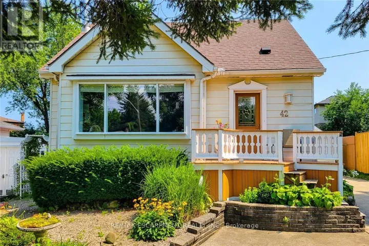 42 LAKE AVENUE N, Hamilton (Riverdale), Ontario L8E1L3