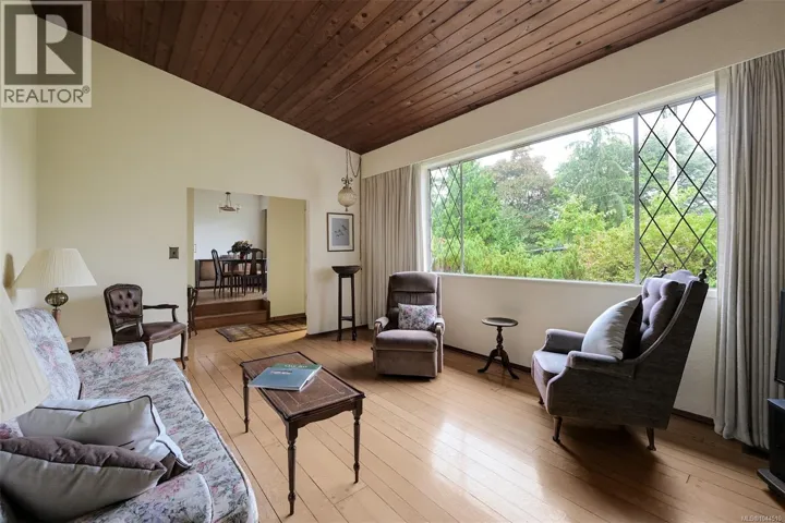 3938 Shorncliffe Rd, Saanich, British Columbia V8P2T6