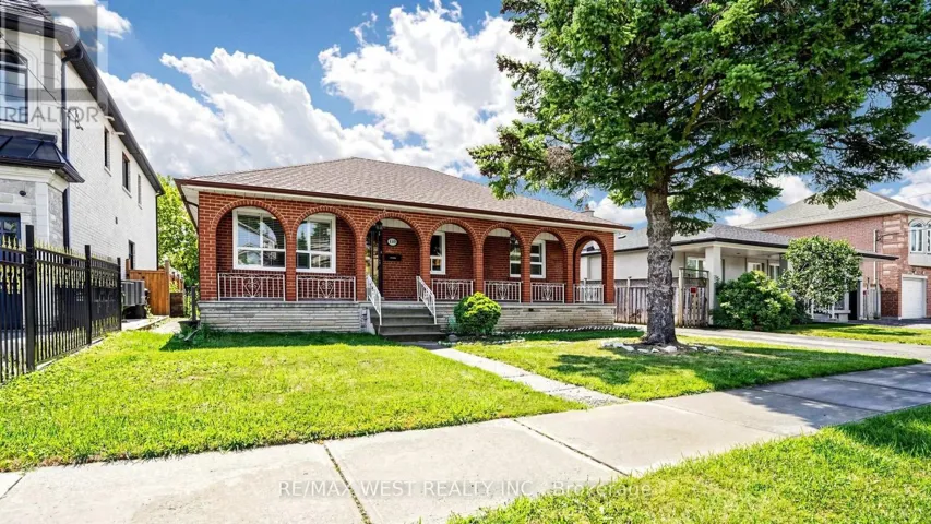 139 RANEE AVENUE, Toronto (Englemount-Lawrence), Ontario M6A1N3