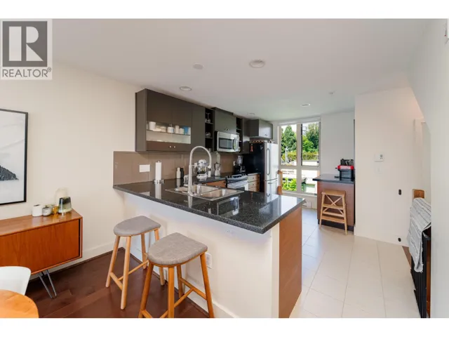 64 728 W 14TH STREET, North Vancouver, British Columbia V7M0A8