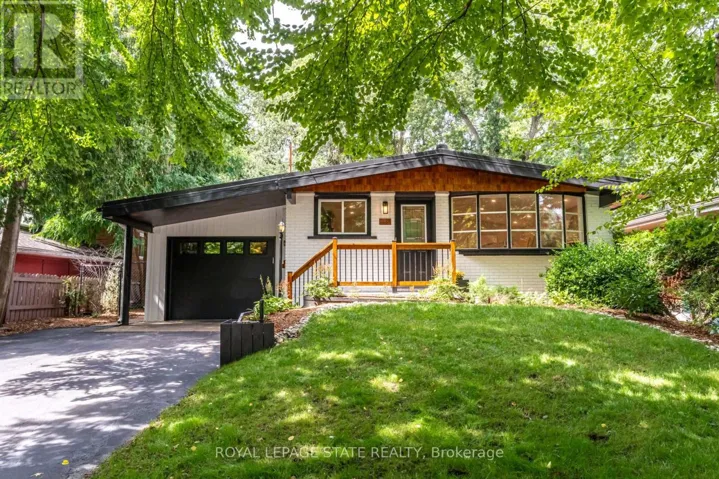 28 HELEN STREET, Hamilton (Dundas), Ontario L9H1N3