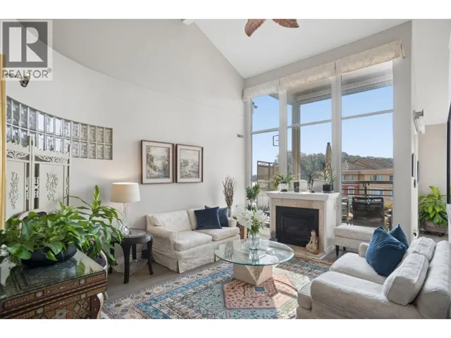 401 2 RENAISSANCE SQUARE, New Westminster, British Columbia V3M6K3