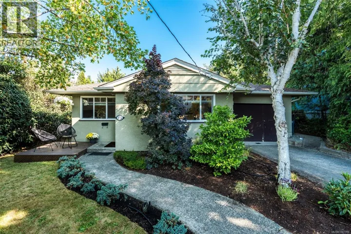 1752 Kisber Ave, Saanich, British Columbia V8P2W7