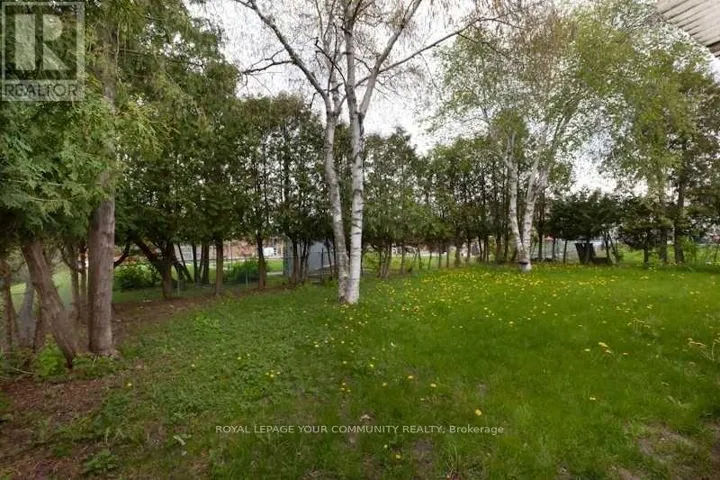 8 STANWOOD CRESCENT, Toronto (Humbermede), Ontario M9M1Z9